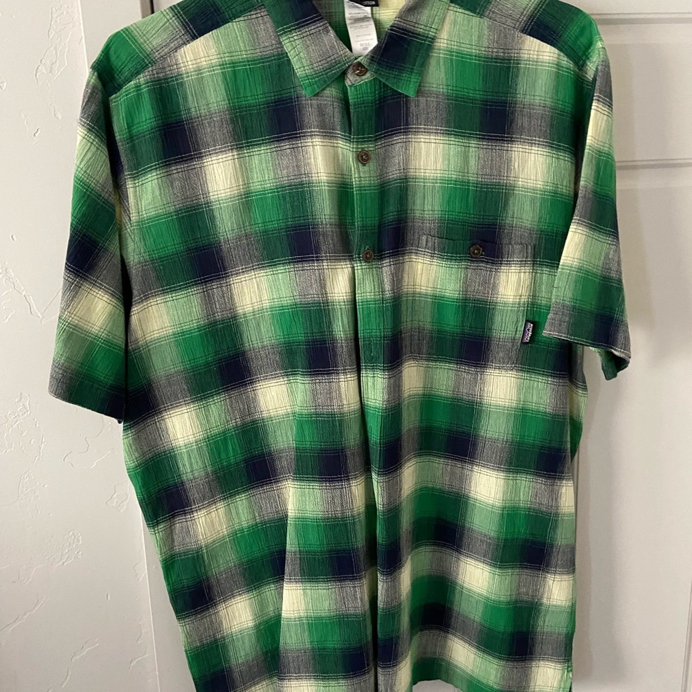 Patagonia Mens shirt, XXL, green, black, white